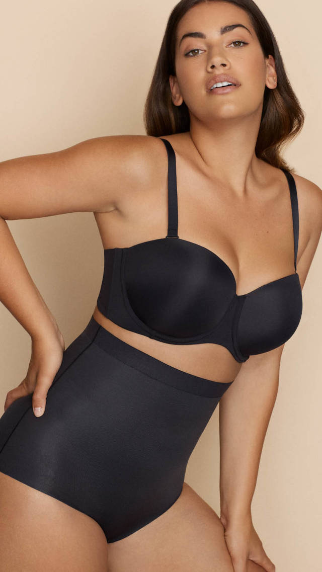 Primadonna Figuras in Charcoal