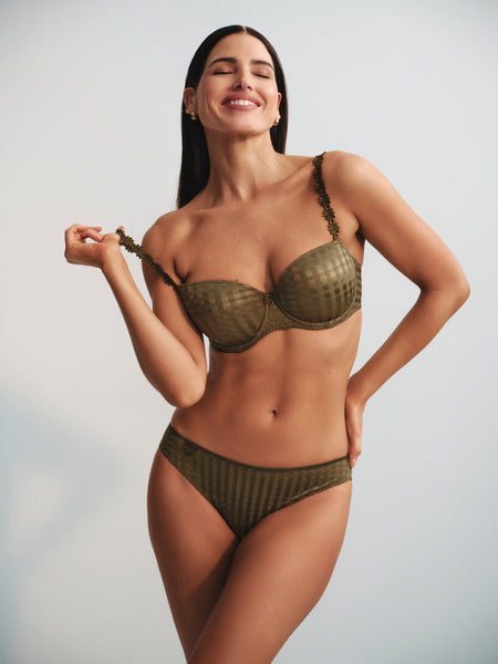 Marie Jo Avero in Olive