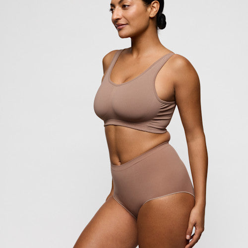 Ginger tummy-control shapewear briefs - Primadonna Nudda displayed on a model, showcasing smoothing and flattering design.