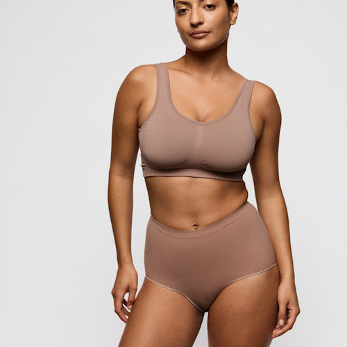 Ginger tummy-control shapewear briefs - Primadonna Nudda in flattering ginger color on model