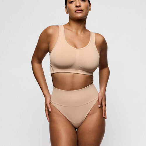 Primadonna Nudda high-waisted shapewear thong on a model in smooth caffé latte color.