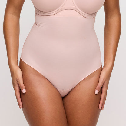 Primadonna Figuras Smoothing Thong in Powder Rose