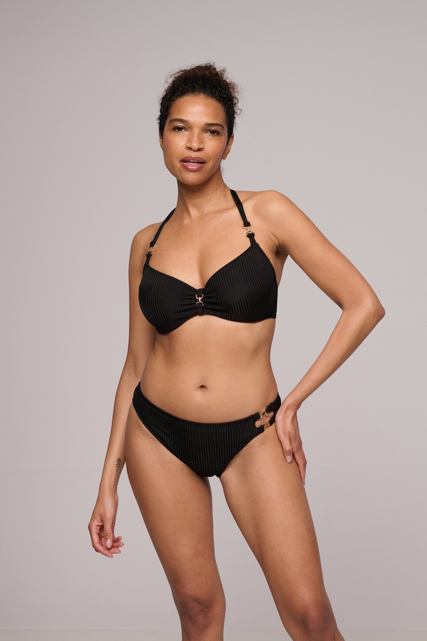 EMLY black full cup bikini top