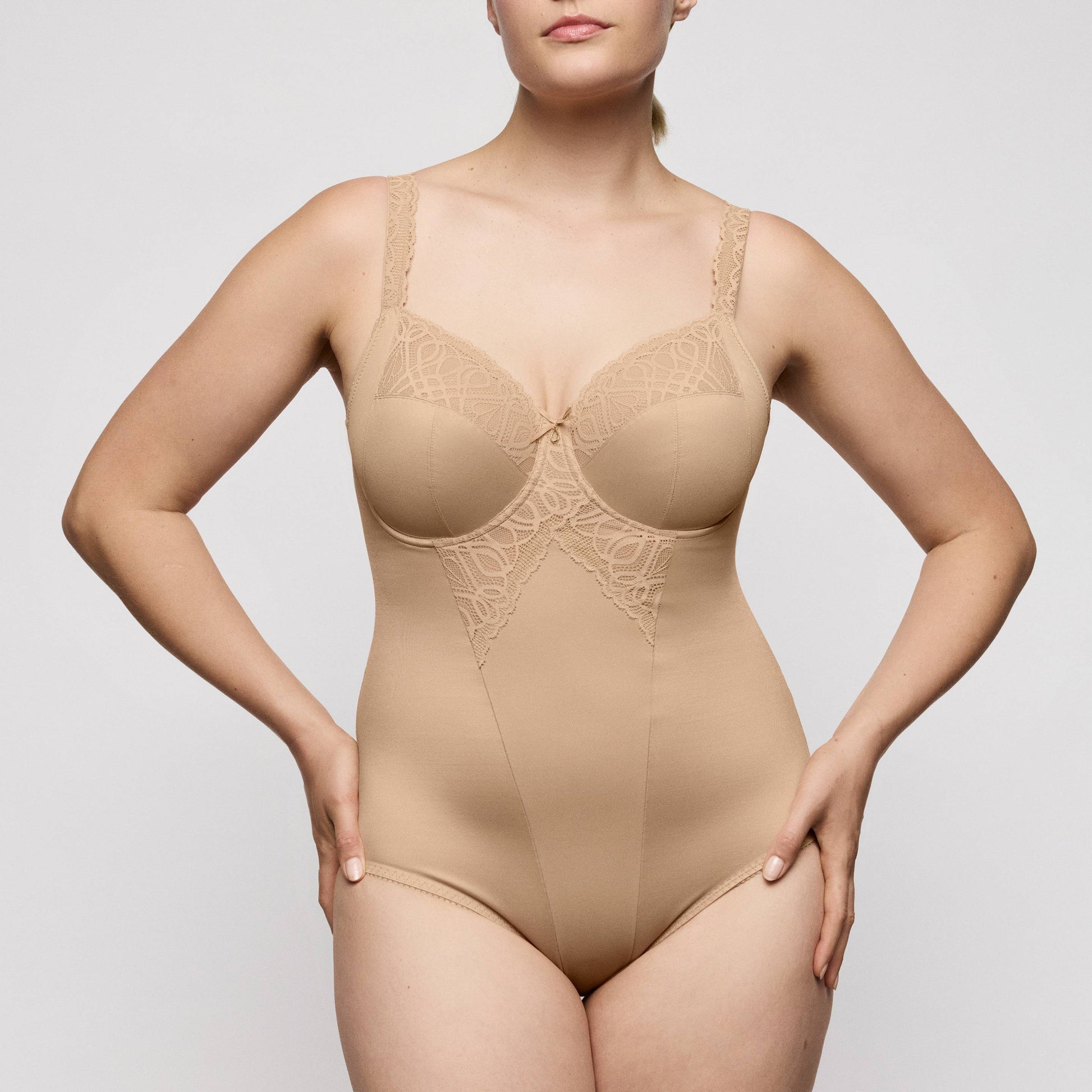 Primadonna SALERNO full cup body in Candy Ginger. Elegant bodysuit with lace and flattering neutral color.