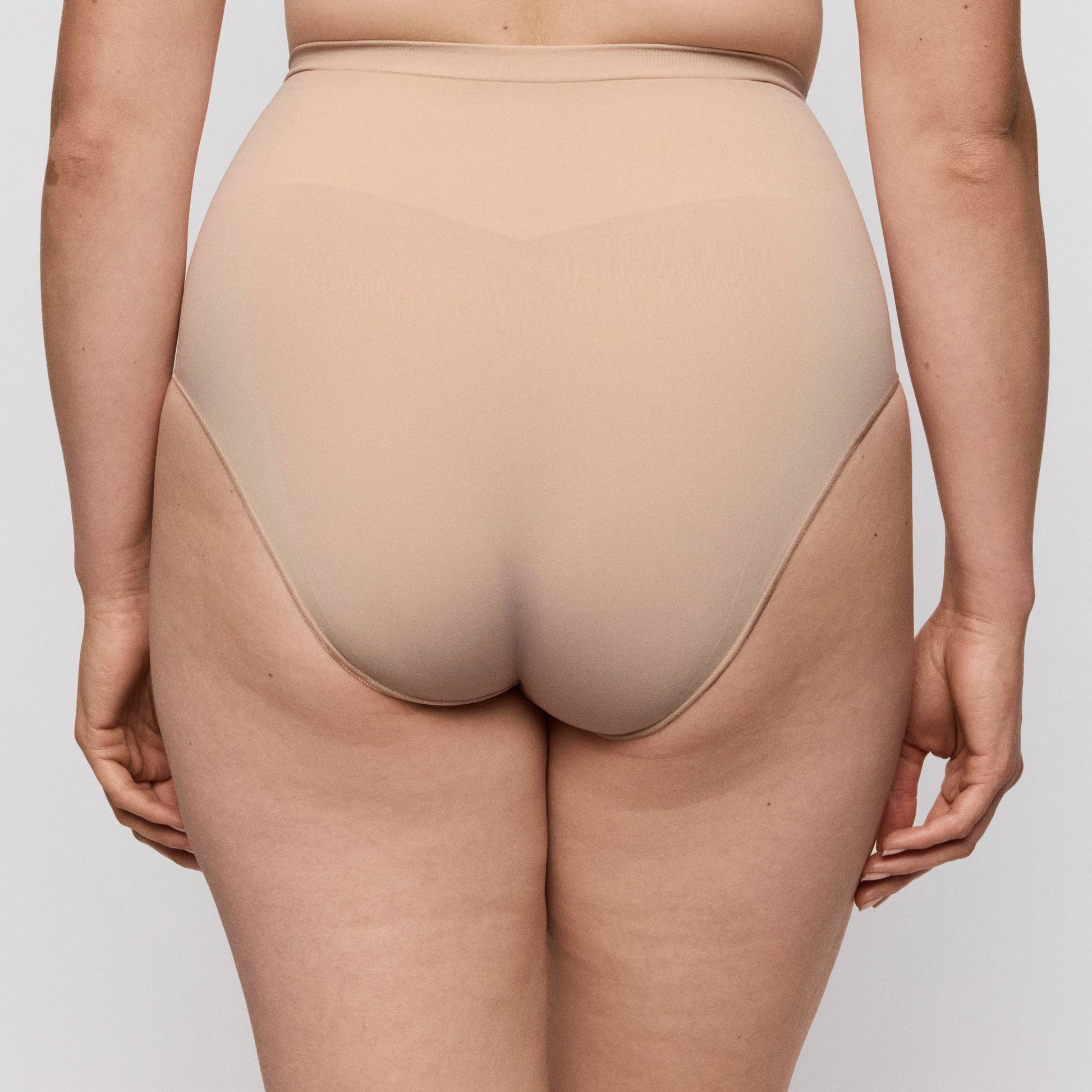 Close-up of the back view of Primadonna NUDDA shapewear high briefs in caffé latte color.