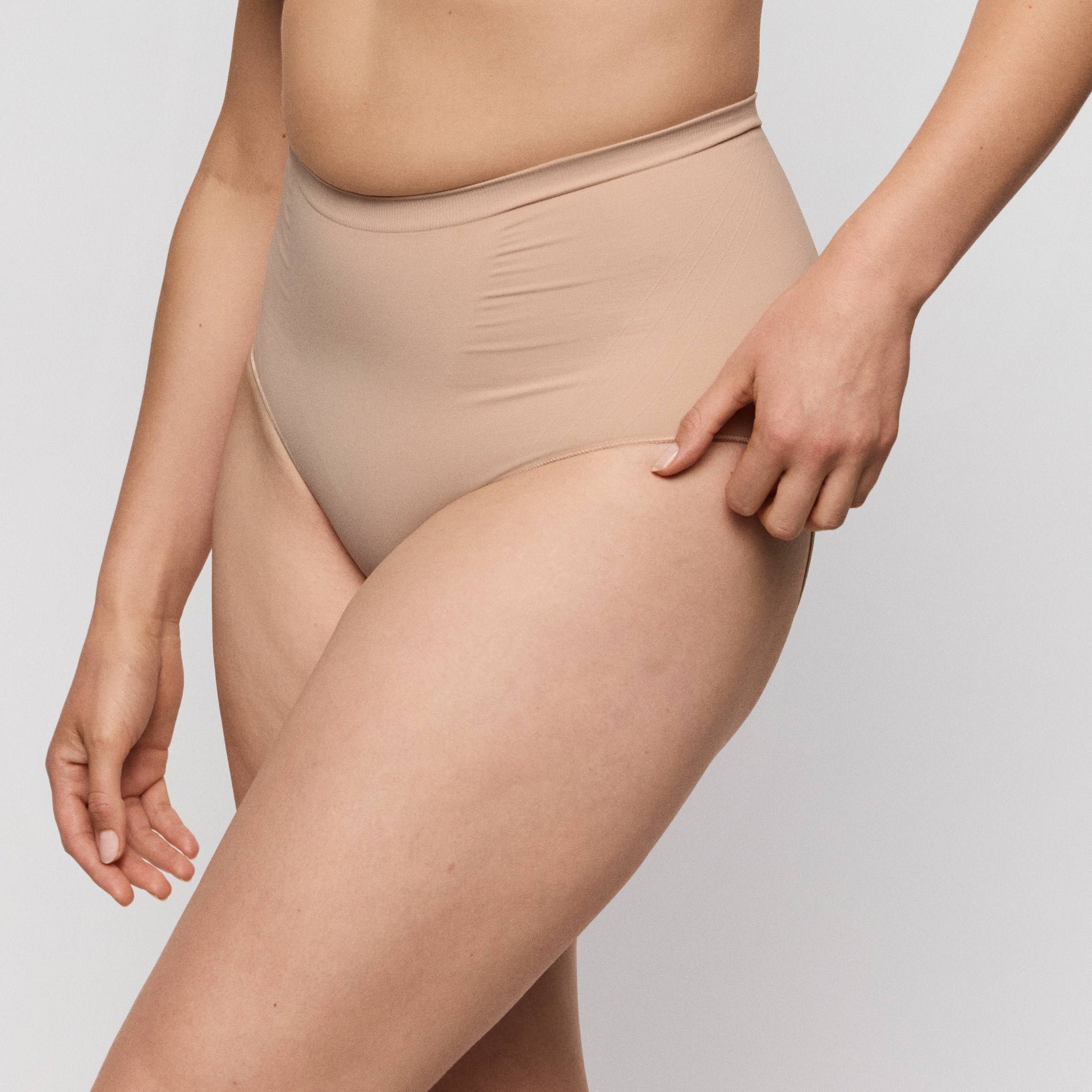 Primadonna NUDDA shapewear high briefs in dark neutral caffé latte showcasing smooth tummy control.