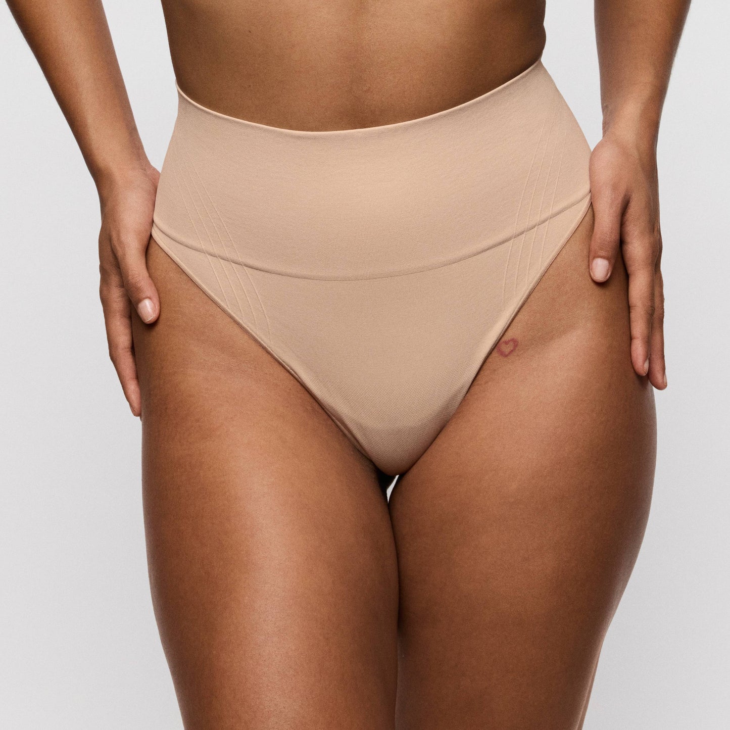Primadonna Nudda high-waisted shapewear thong in smooth caffé latte color, showcasing a flattering fit.